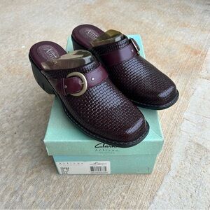 Clarks Artisan Women’s Brown Clogs Size 10